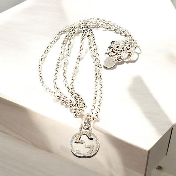Gucci Silver Minimalist Necklace with Textured Pendant - Picture 1 of 5